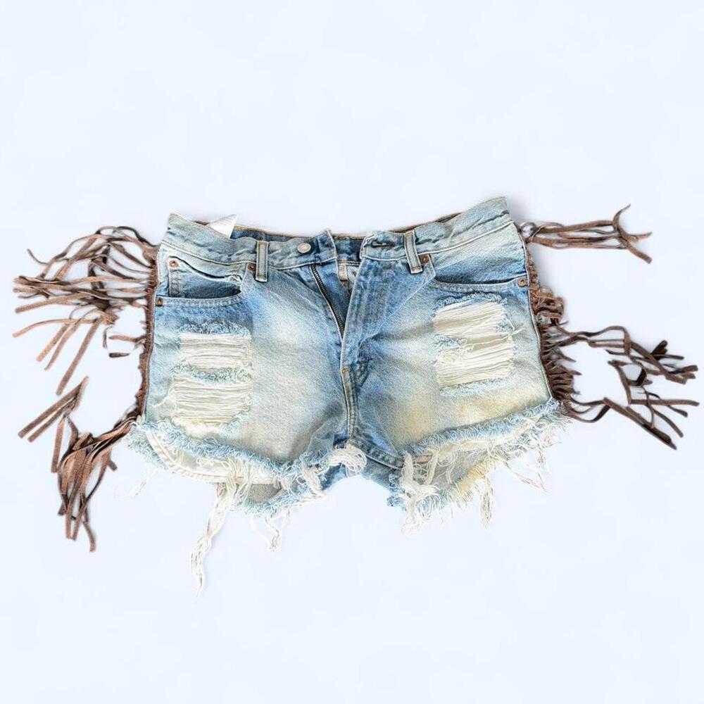 Levi’s 501 Distressed Fringe Denim Shorts – Women’s 32x30